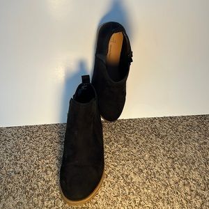 These are size 8 time and tru shoes